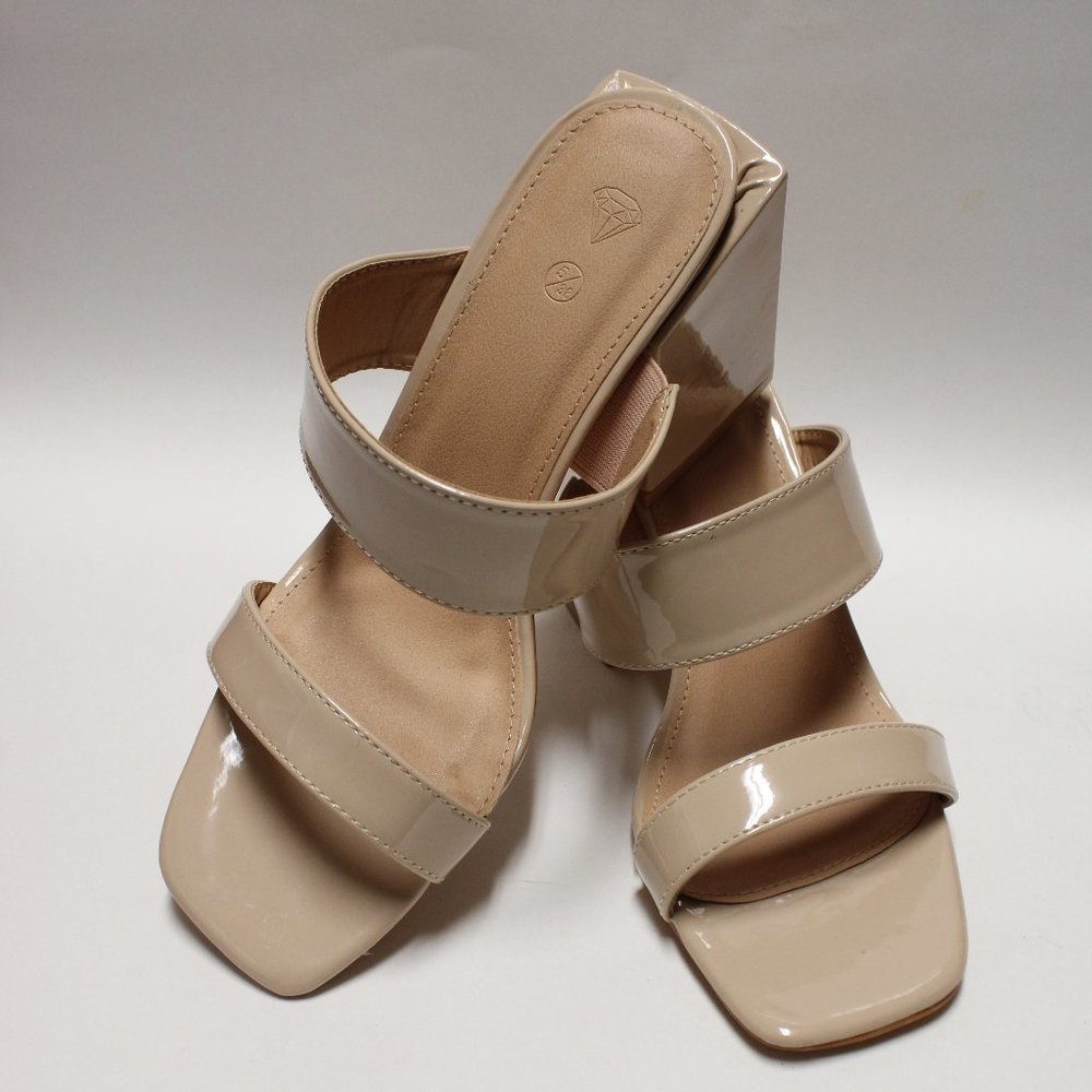 Diamonds Women's Beige Sandal Lacquered Square Hee